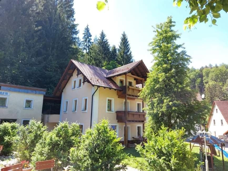 Gasthof Restaurant Jamas Hotel Pottenstein Bagian luar foto